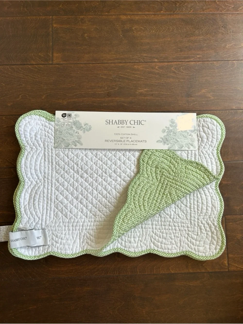 Shabby Chic 4 Scalloped Edged Quilted Placemats New White Green Reversible